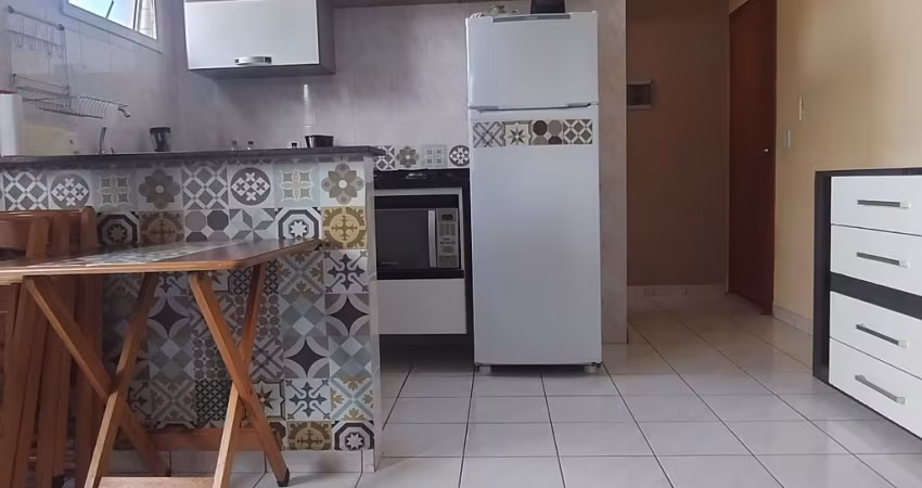 Kitnet com elevador e vaga de garagem
