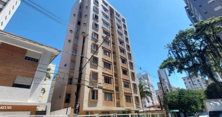 APTO A UMA QUADRA DA PRAIA DO BOQUEIRÃO, 02 DORMS., 02 WC, VISTA MAR LATERAL