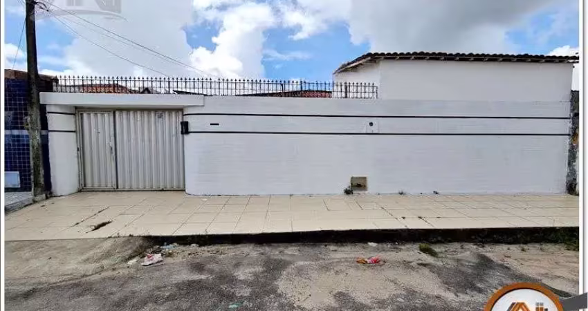 Casa plana com gigante terreno medindo 400 m² com 3 quartos por r$ 550.000.00 - montese - fortaleza/ce