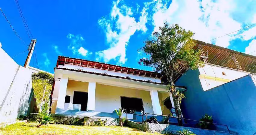 Casa com 3 quartos, no São Mateus.