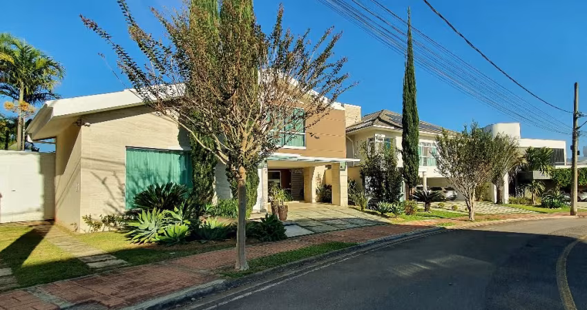 Casa com 04 suítes no Estrela Sul