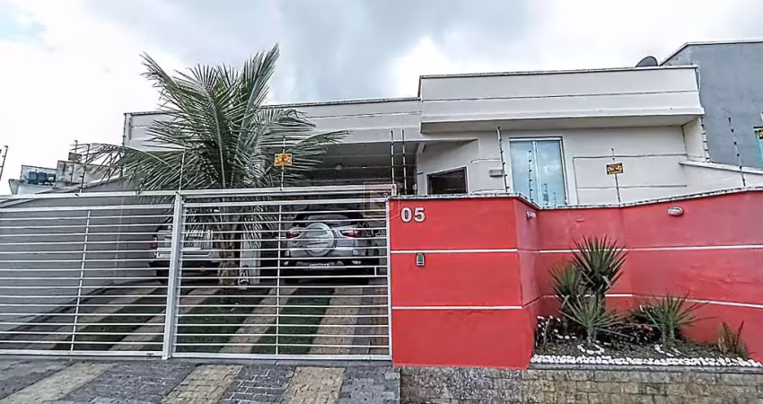 Casa com 3 quartos à venda na Rua Silvestre Cupertino Rodrigues, Quintas das Avenidas, Juiz de Fora