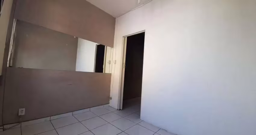 Sala comercial para alugar na Rua Yolanda Saad Abuzaid, Alcântara, São Gonçalo