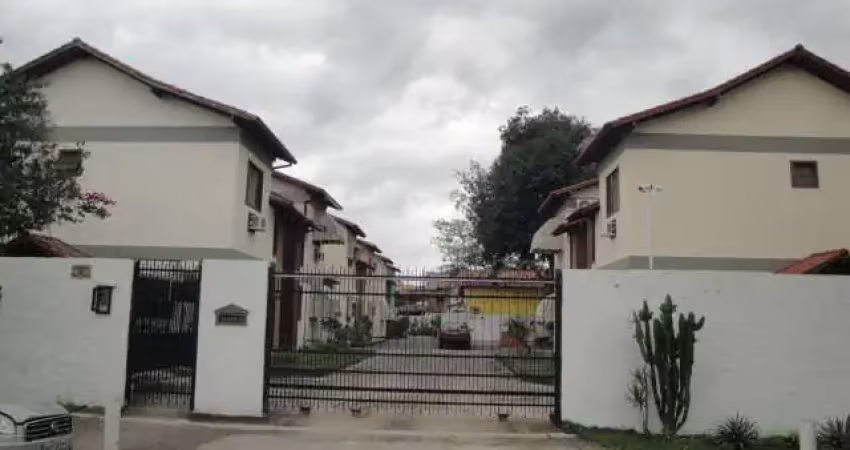 Casa duplex em condomínio com 3 quartos sendo 1 suíte à venda por 690.000,00 mil, itaipu - niterói, rj