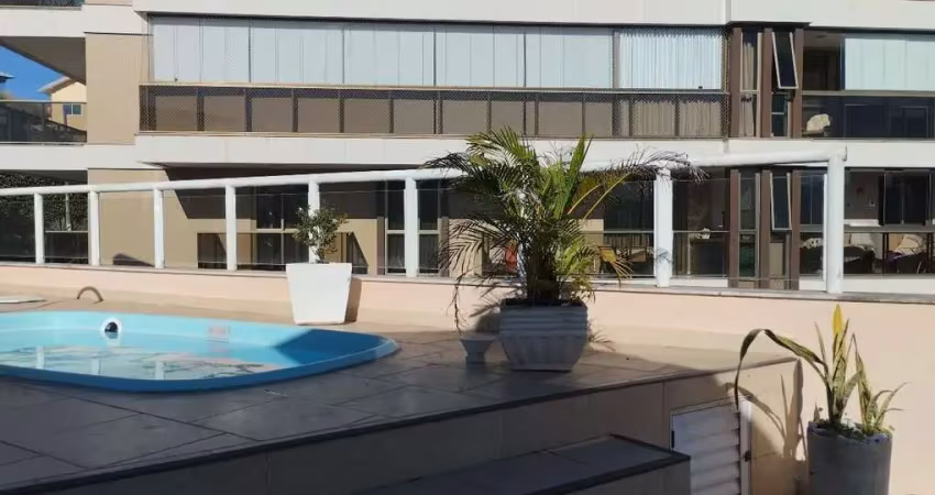 Cobertura mobiliada com varanda gourmet, piscina e sol da manhã em piratininga, niterói. rj