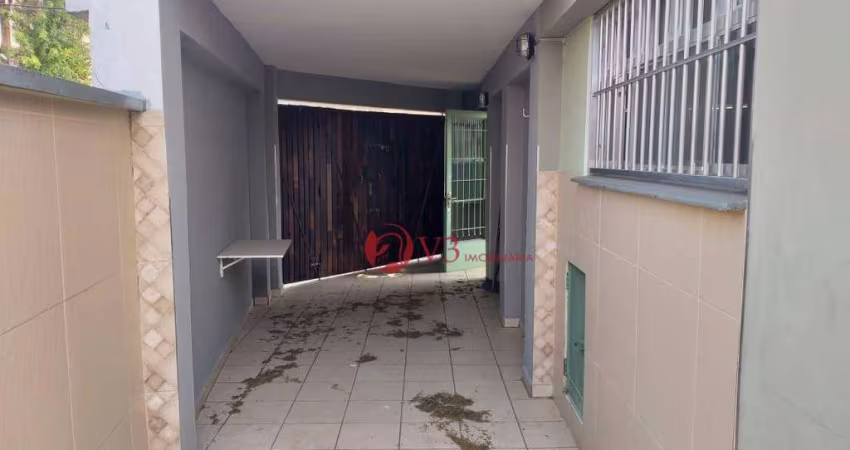 Sobrado com 130 metros quadrados com Sala, cozinha, 3 dormitórios, 2 banheiros e uma vaga de garagem