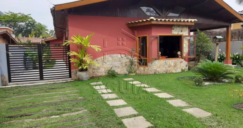 Linda casa no condomínio Pedra Verde a 150 metros da praia do Lázaro em Ubatuba!