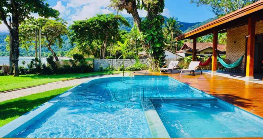 Casa pé na areia na Praia do Lázaro em Ubatuba!