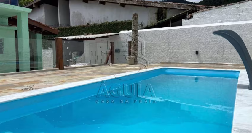 Casa com piscina na praia do Lázaro em Ubatuba!
