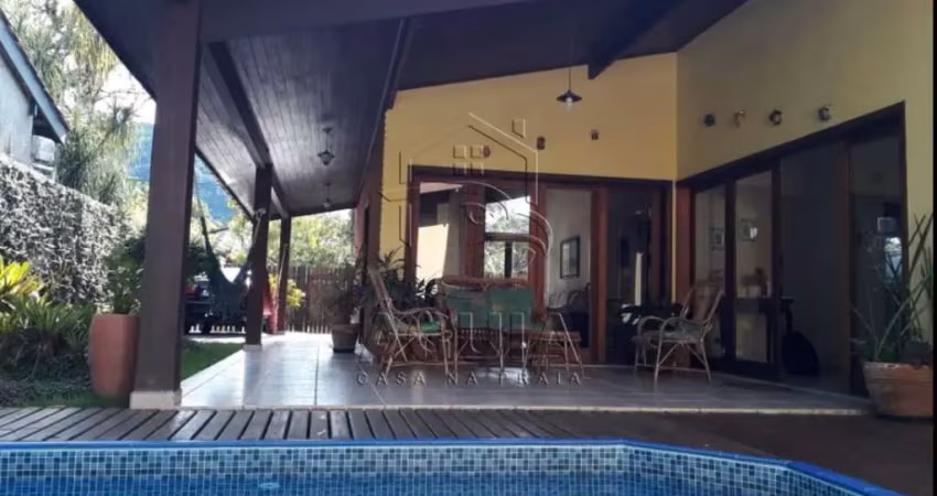 Ótima Casa em condomínio Fechado para Aluguel de temporada na Praia do Lázaro em Ubatuba !!!!