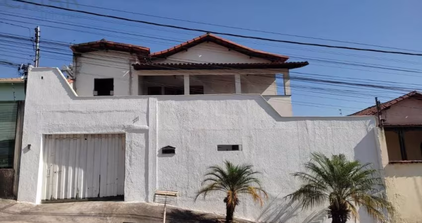 Casa para Venda em Contagem, Arvoredo, 4 dormitórios, 1 suíte, 2 banheiros, 2 vagas