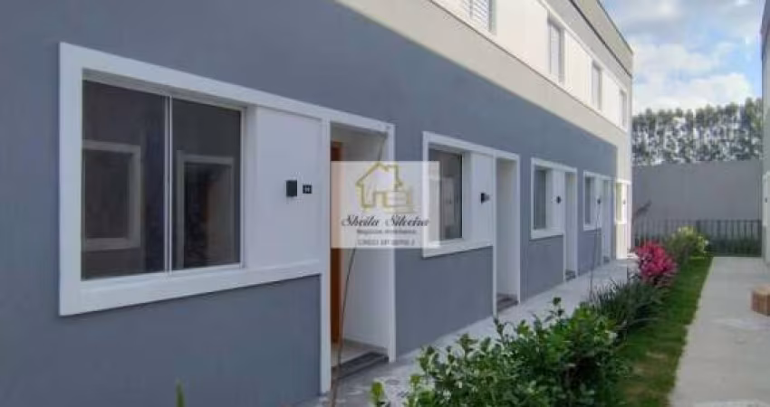 Sobrado novo em condomínio, 2 quartos, sala, cozinha, quintal e 1 vaga