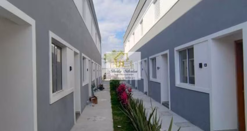 Sobrado novo em condomínio, 2 quartos, sala, cozinha, quintal e 1 vaga