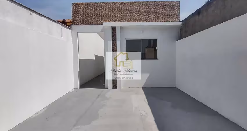Casa com 2 quartos, sala, cozinha, churrasqueira e garagem