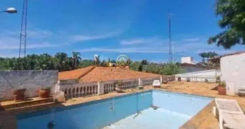 Casa à venda com 375 m², com 4 quartos, e piscina em Campinas/SP.
