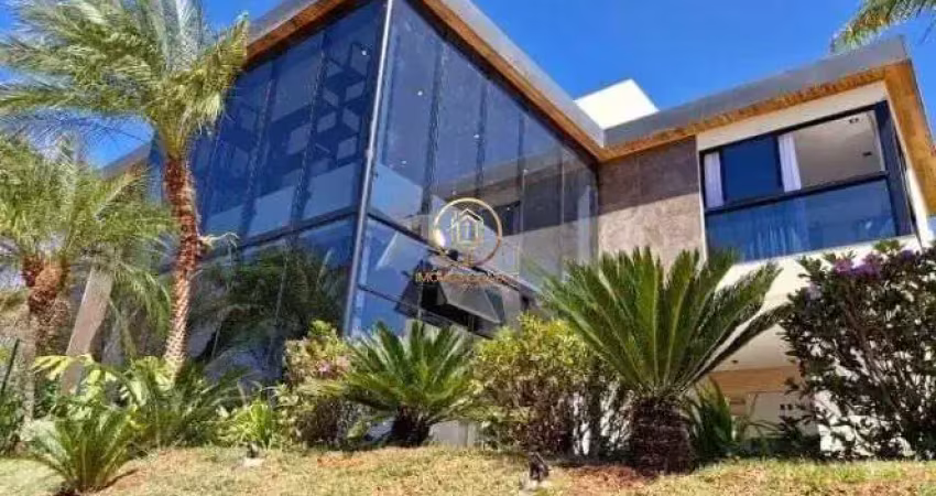 Casa á venda com 357m², 5 quartos, e 4 suítes no condomínio em Jaguariúna/SP.