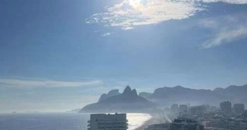 Vendo ou Alugo Cobertura triplex vista deslumbrante 4 quartos 4 suítes Arpoador