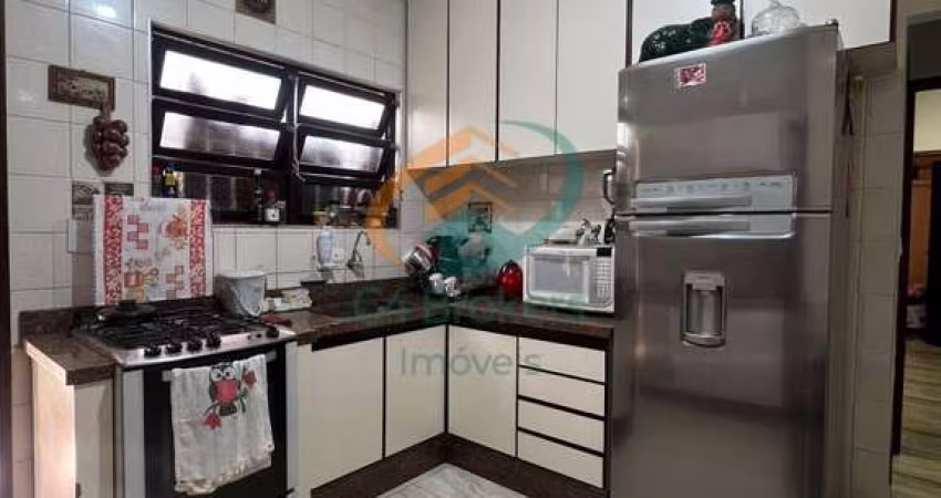 Casa à venda no Jardim Santa Cecilia em Guarulhos! Com 03 dormitórios, sendo 1 suíte.