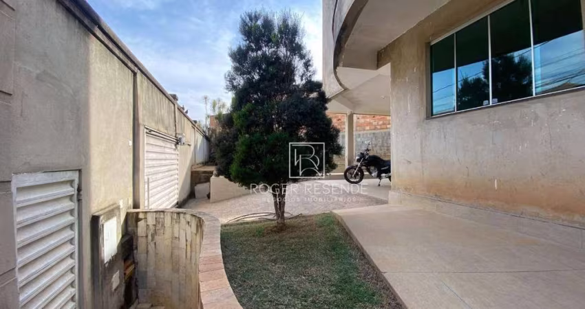 Casa com 3 dormitórios à venda, 203 m² por R$ 750.000,00 - Europa - Contagem/MG