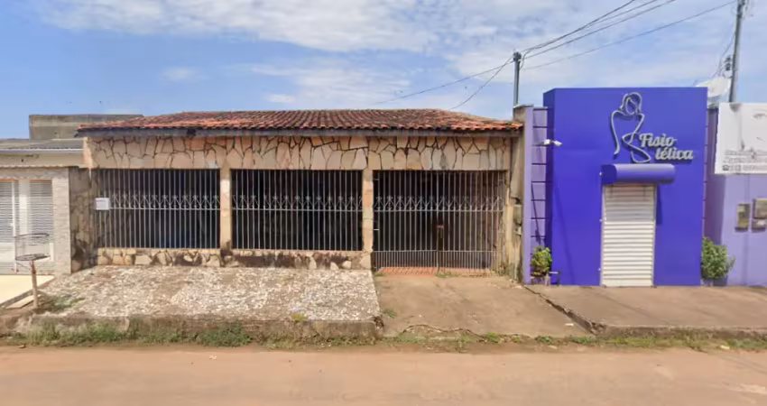 Casa com 4 quartos, piscina e proximo da avenida calama e guaporé