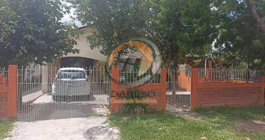LINDA CASA COM PÁTIO AMPLO DE 420,00m² E 3 DORMITÓRIOS