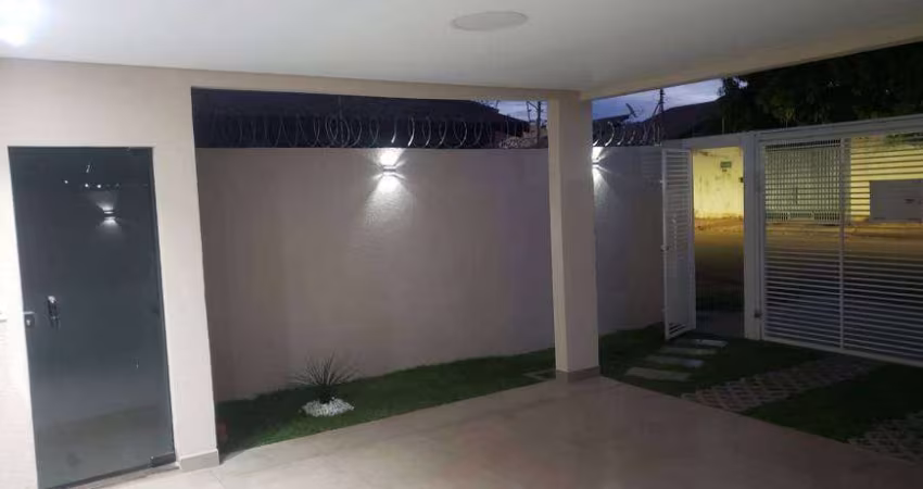 Linda casa com 1 suite e 2 quartos. Asfalto.