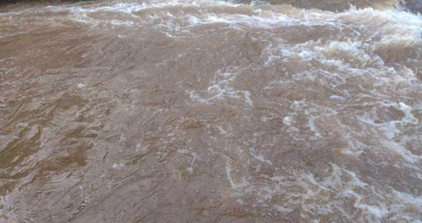 Chácara de 11 hectares, banhada pelo Rio Jatobá.