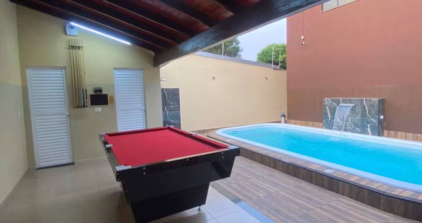 Linda casa. Jardim Penfigo. Com piscina.