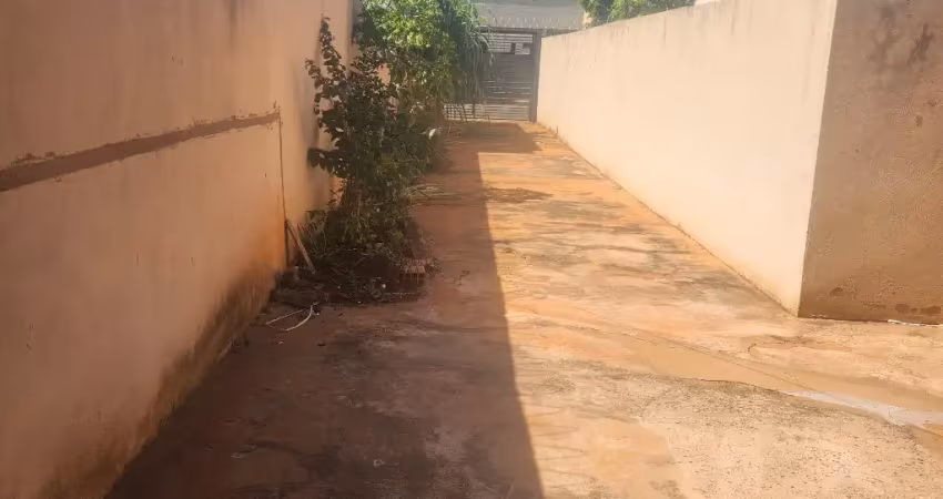 Casa edicula.  próximo do upa aero rancho. asfalto com 1 quarto.