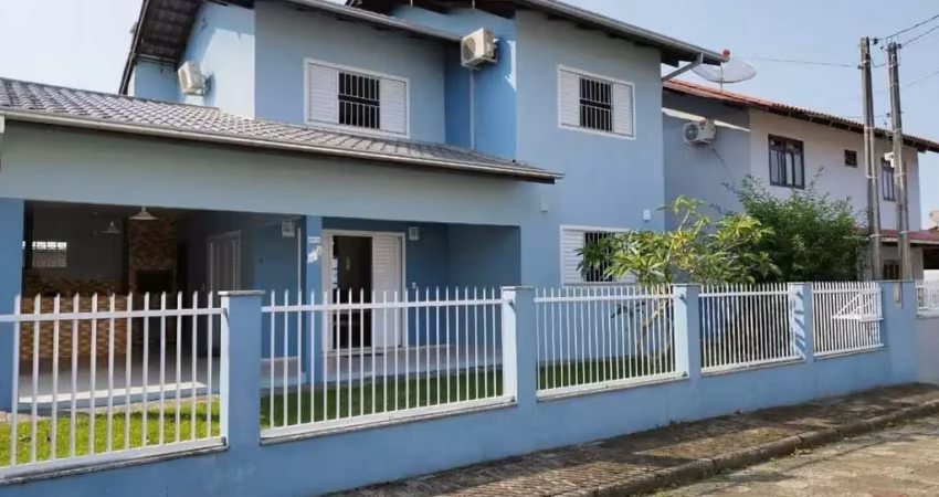 Casa com 2 quartos à venda no Centro, Penha 