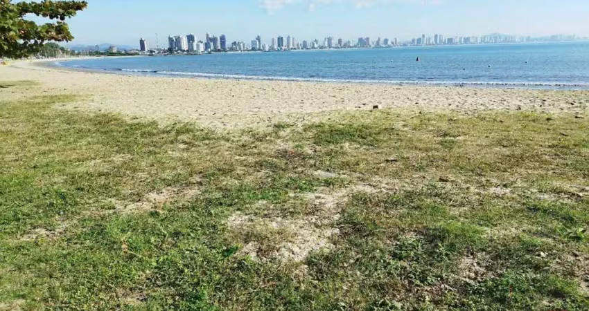 Joia rara à beira-mar: terreno de 1.000m² com frente para o mar e avenida - venda ou permuta!