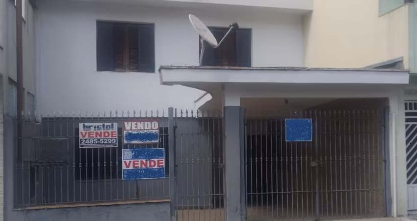Sobrado grande a venda.