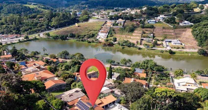 Casa à venda em Jundiaí-SP, no Vale Azul com piscina, churrasqueira, pomar, 3 quartos (1 suíte).