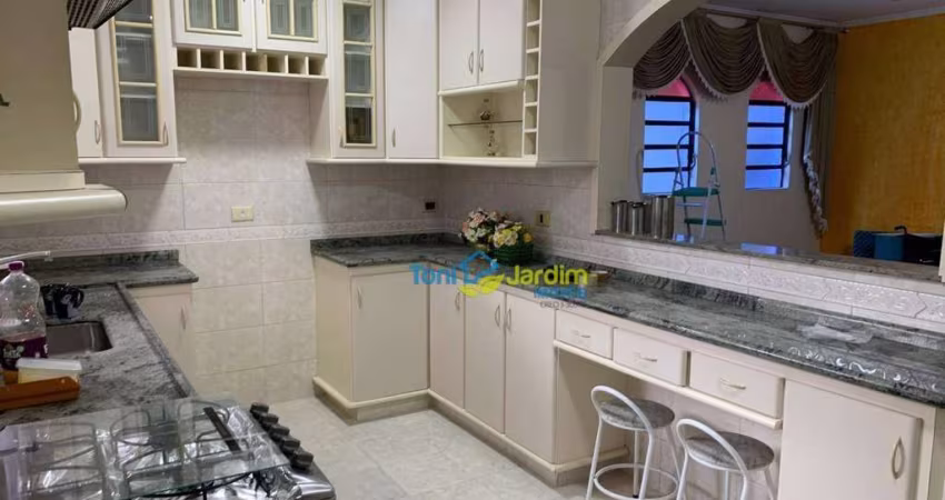 Sobrado com 3 dormitórios à venda, 225 m² por R$ 725.000,00 - Vila Cláudio - Santo André/SP