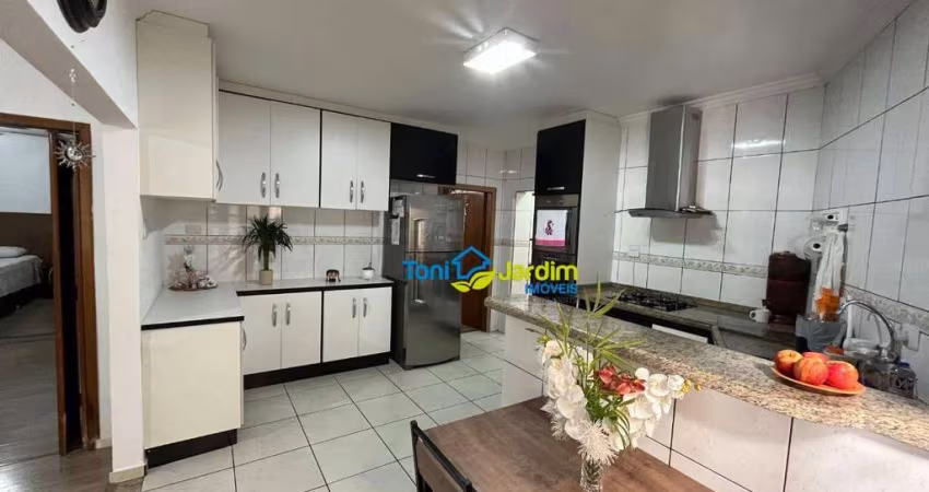Casa com 3 dormitórios à venda, 216 m² por R$ 830.000,00 - Vila Lucinda - Santo André/SP