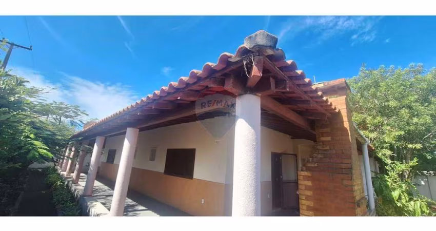 Descubra Sua Casa dos Sonhos no Centro de Unamar, Cabo Frio, RJ.
