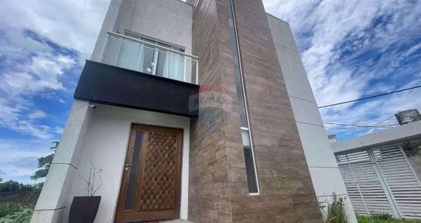 Triplex com 5 suítes em Parque das Flores, Rio das Ostras para locação