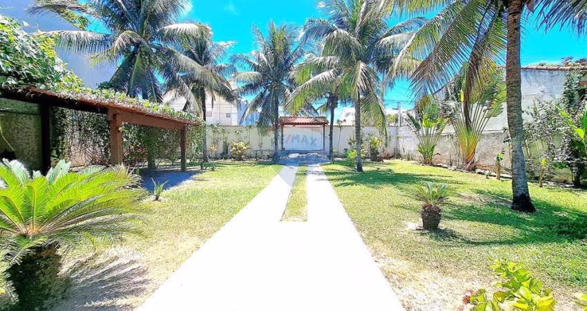 Casa independente com três dormitórios à venda, próxima a praia do Peró - Cabo Frio