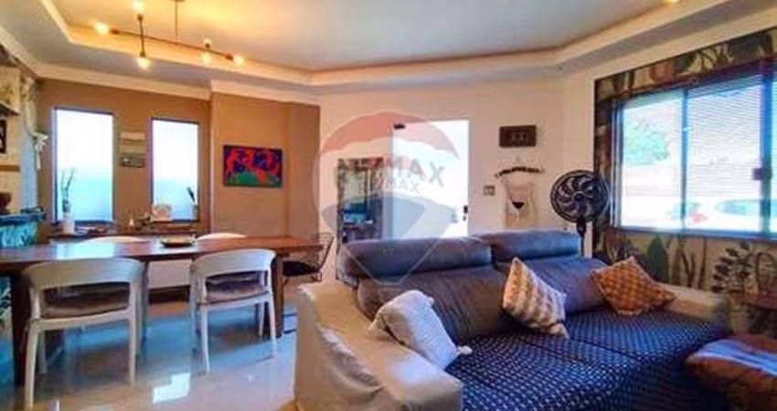 Casa Triplex à venda com 3 quartos (1 suíte) no bairro Ogiva em Cabo Frio-RJ