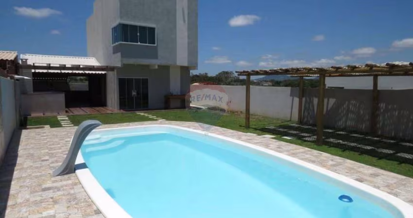 Casa duplex com duas suítes , piscina e área gourmet completa. com placa solar.