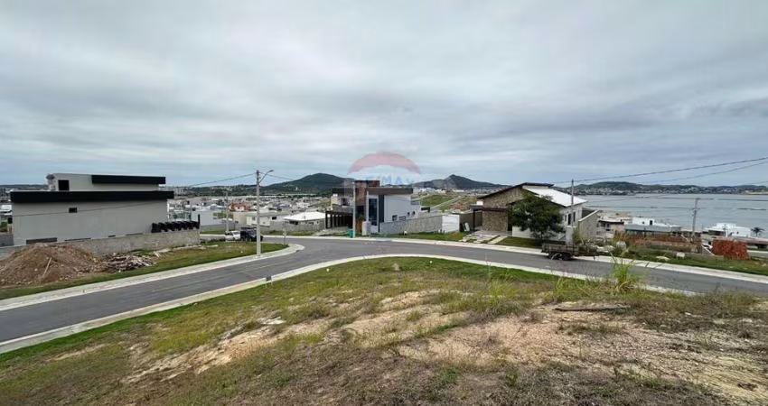 Terreno de Esquina | Vista para a Lagoa | 252m² de Puro Potencial