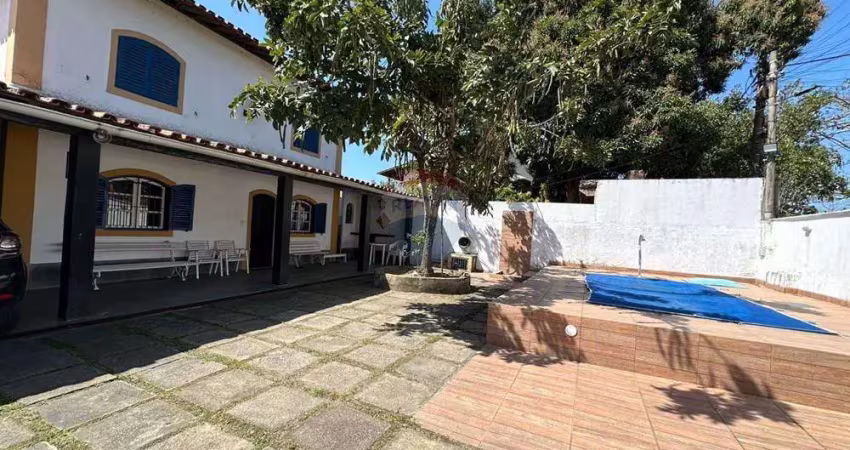 Casa duplex  5 quartos (2 suítes), 2 escritórios (1 com banheiro), piscina,