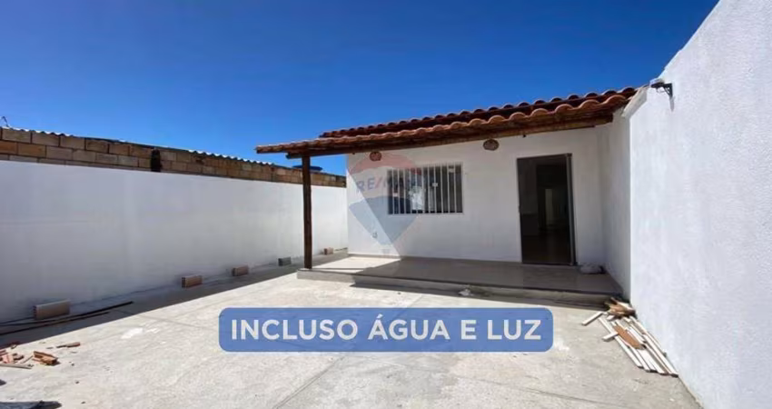 Casa com 2 Quartos, Água e Luz Inclusos, a Apenas 200m da Praia!