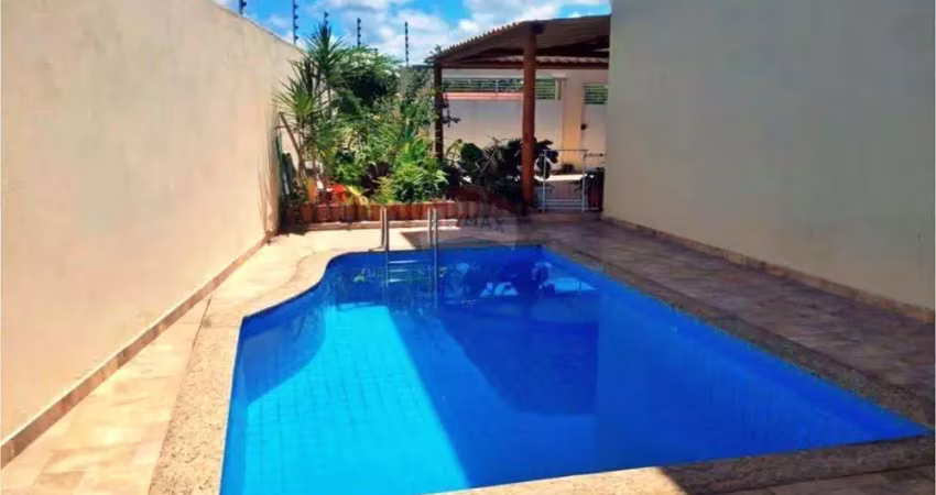 Aluguel: casa com piscina, 3 quartos e localização privilegiada – porto seguro