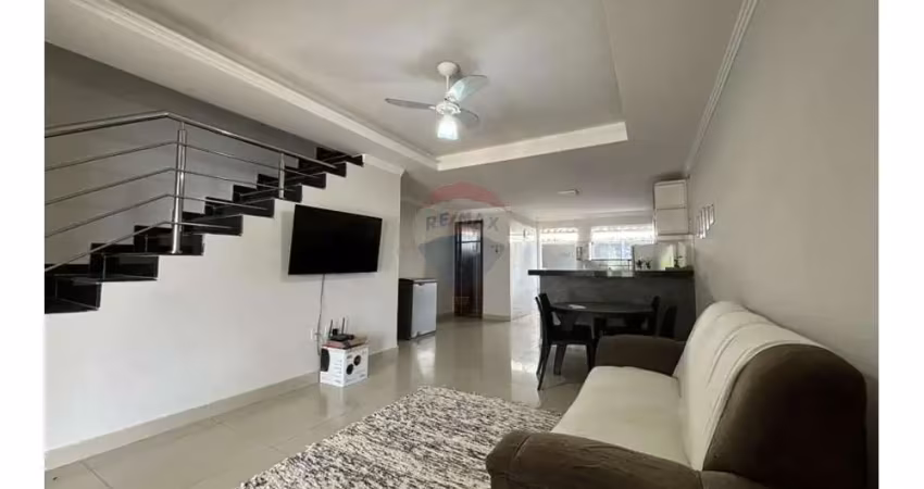 Casa espaçosa com piscina, 3 quartos e armários planejados no alto taperapuan