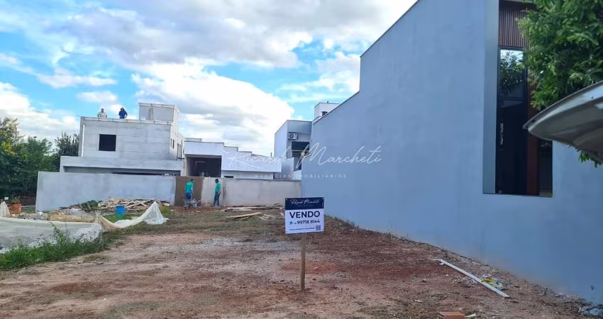 Terreno a venda com 200m² em Condomínio Fechado