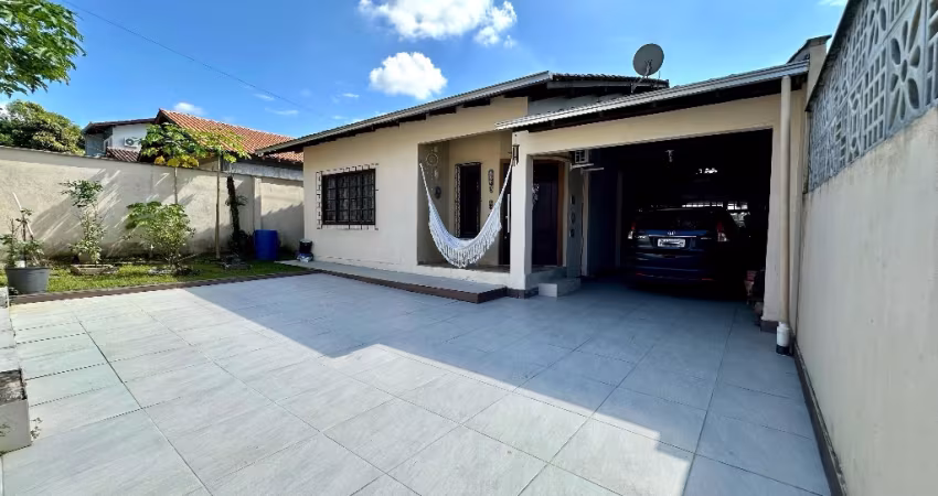 Casa a venda com piscina no bairro Parque guarani