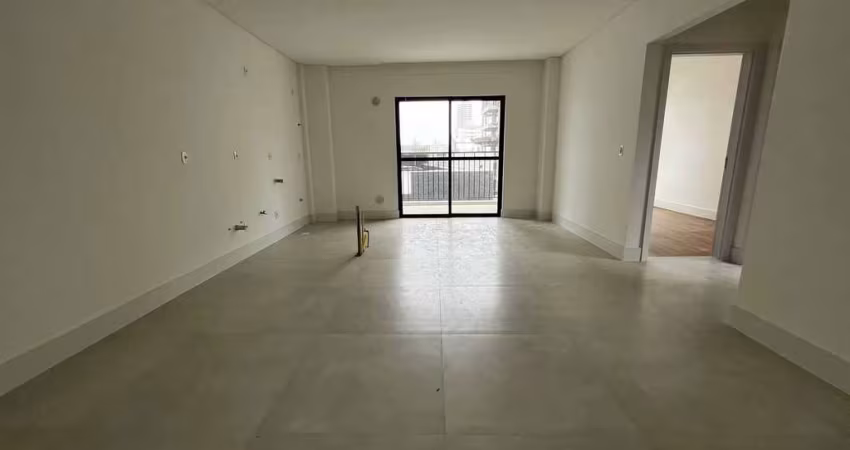 Apartamento com 2 dormitórios sendo 1 suíte e 2 vagas de garagem na Vila Operária em Itajaí