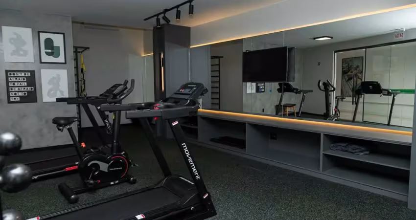 Apartamento mobiliado com 1 dormitório e 1 vaga de garagem no Centro de Balneário Camboriú-SC.