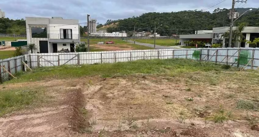 Terreno em condomínio fechado com 731,09 m2 em Camboriú